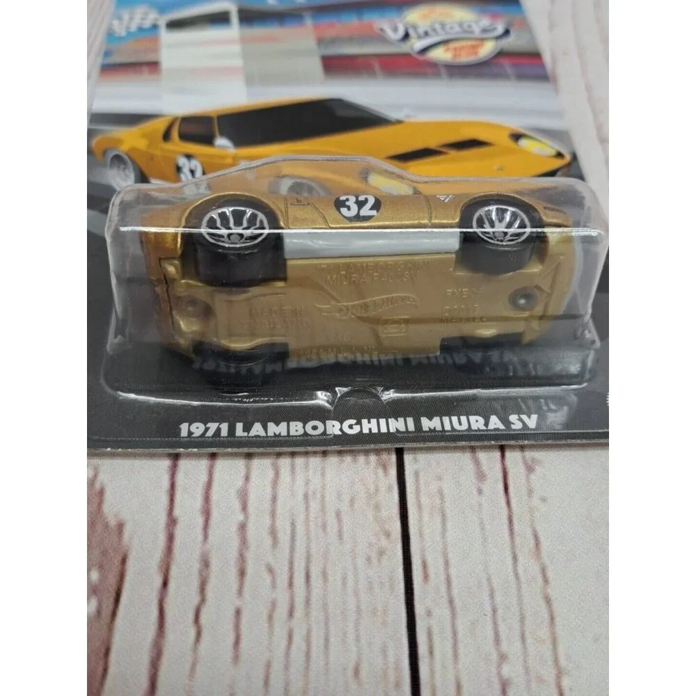 (2 Pack) 2024 Hot Wheels‎ 4/6 Vintage Racing Club 1971 Lamborghini Miura SV Gold